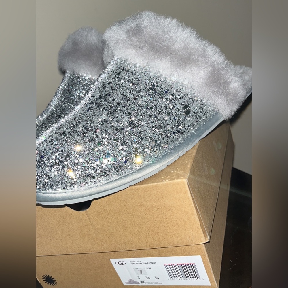 Ugg Silver Glitter
W /1107074 W SCUFFETTE II COSMOS